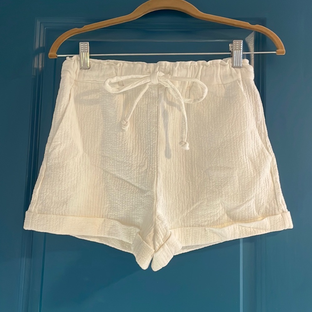 BRAND NEW WOVEN IVORY SHORTS
